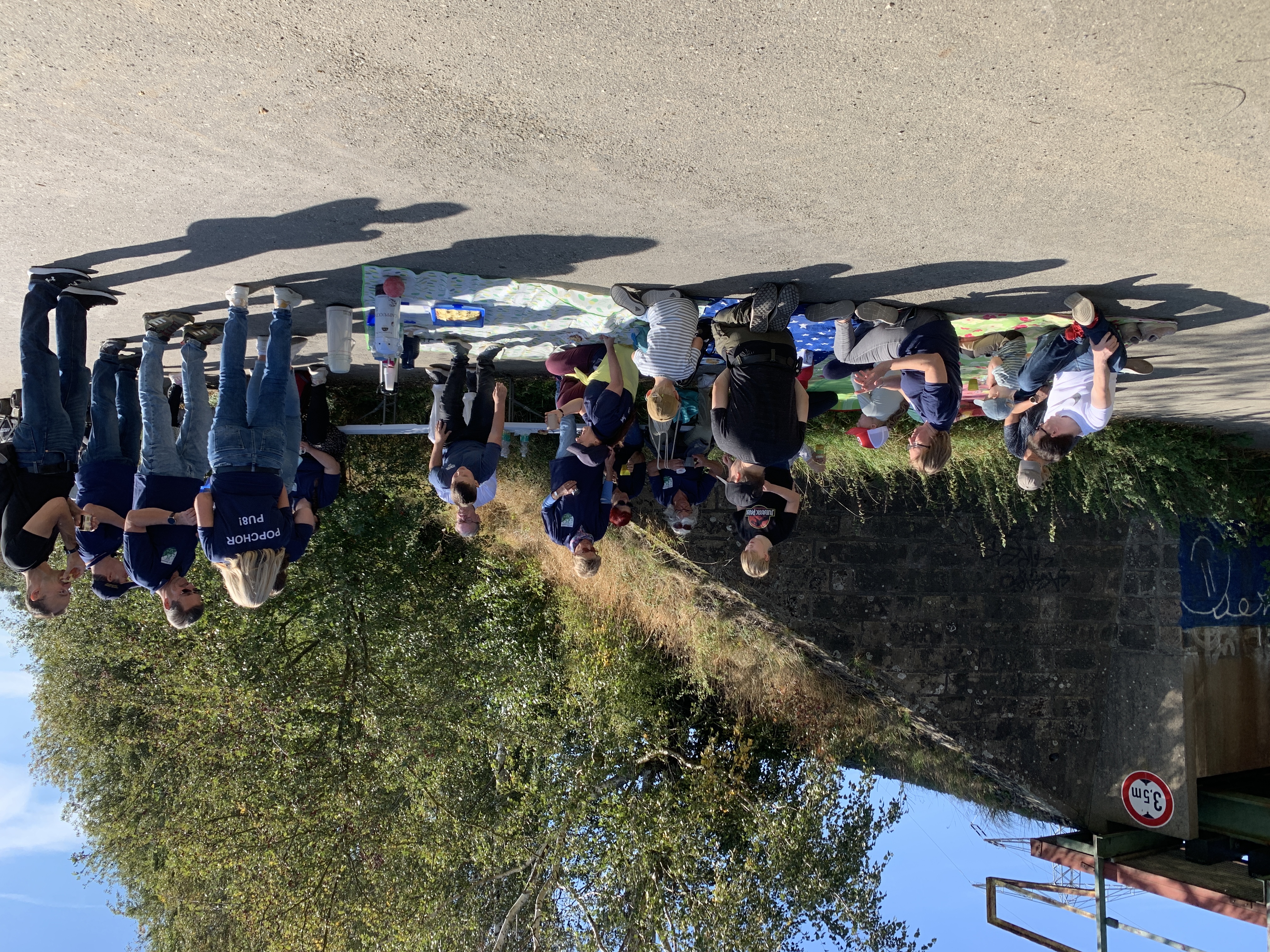 Picknickpause während des Boßelausflugs